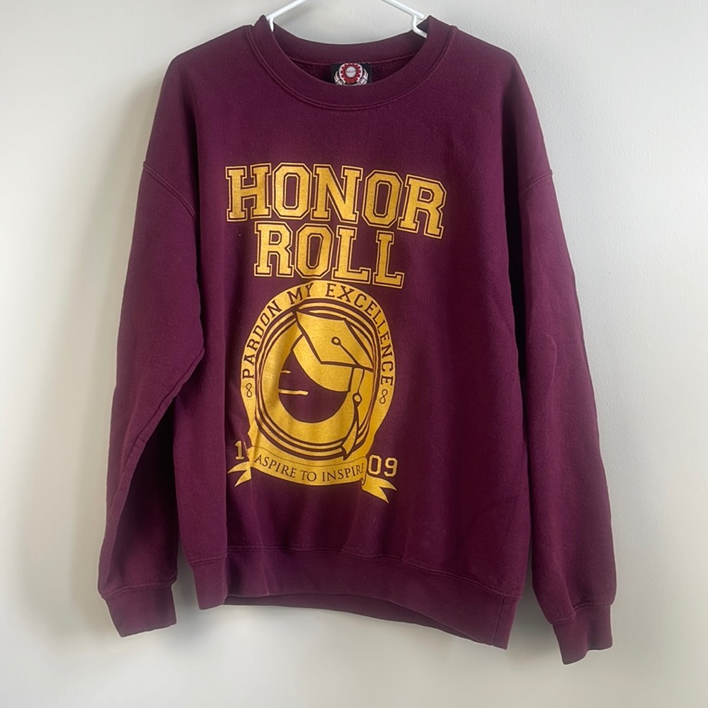 Trendy iconic on a roll brand crewneck maroon sweater